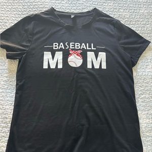 Baseball mom tee NWOT 🔷